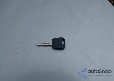 2001 Ford Crown Victoria z USA, uszkodzony, nr VIN 2FAFP73W31X121323